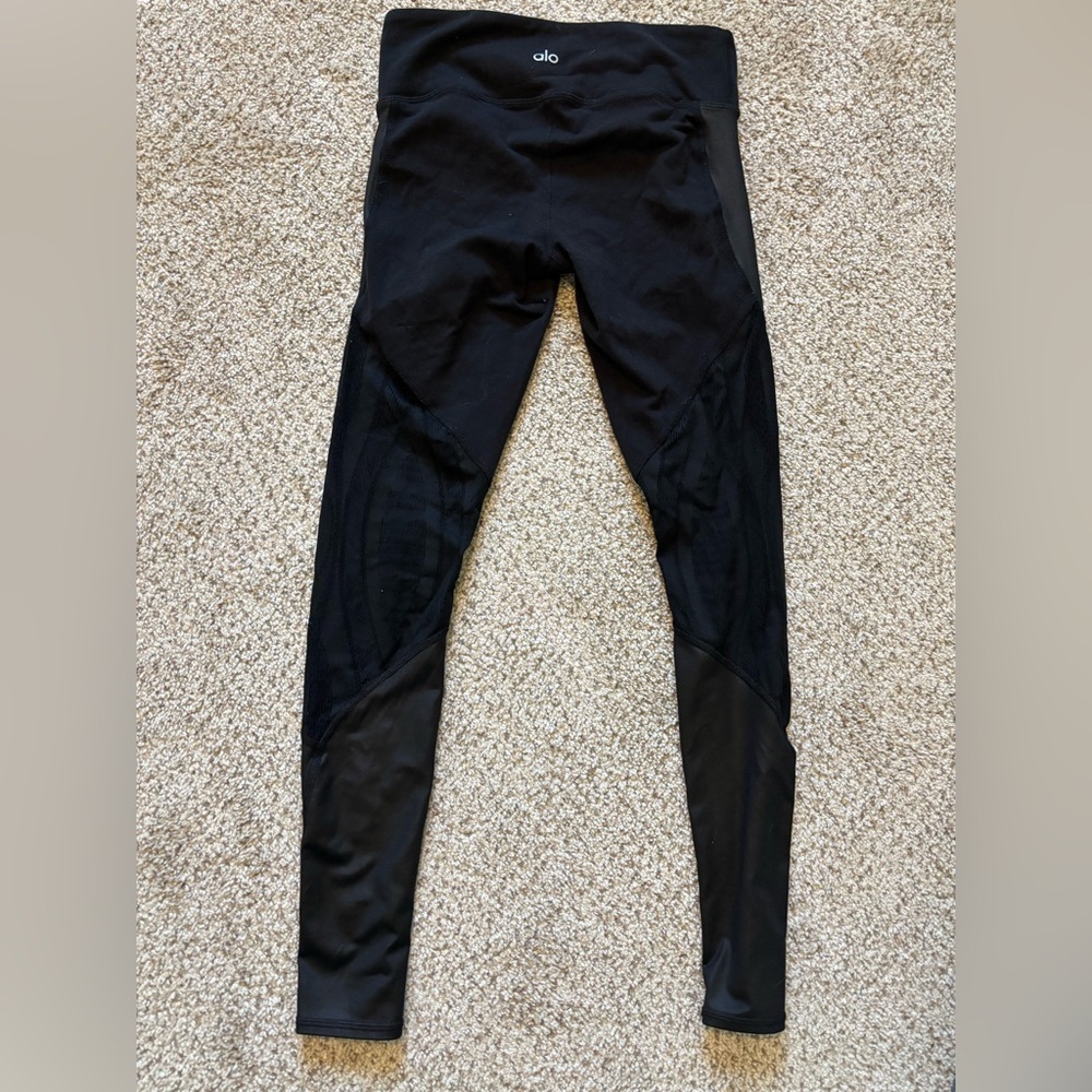 Alo Yoga Legging with Mesh Panels by Knee Size XS/Small | Athleisure | athletic - Picture 3 of 6